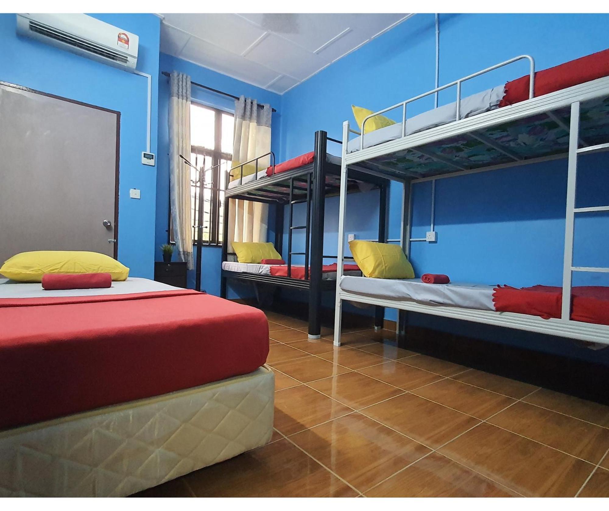 Shoplot Hostel Pangkor Kampong Pasir Bogak Exterior photo